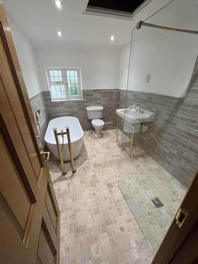 Cream suite — freestanding bath & walk-in shower